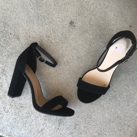 BEST SELLER Delicious Shiner Black Ankle Strap Heeled Sandal Nu Shuz Key West - Picture 5 of 8